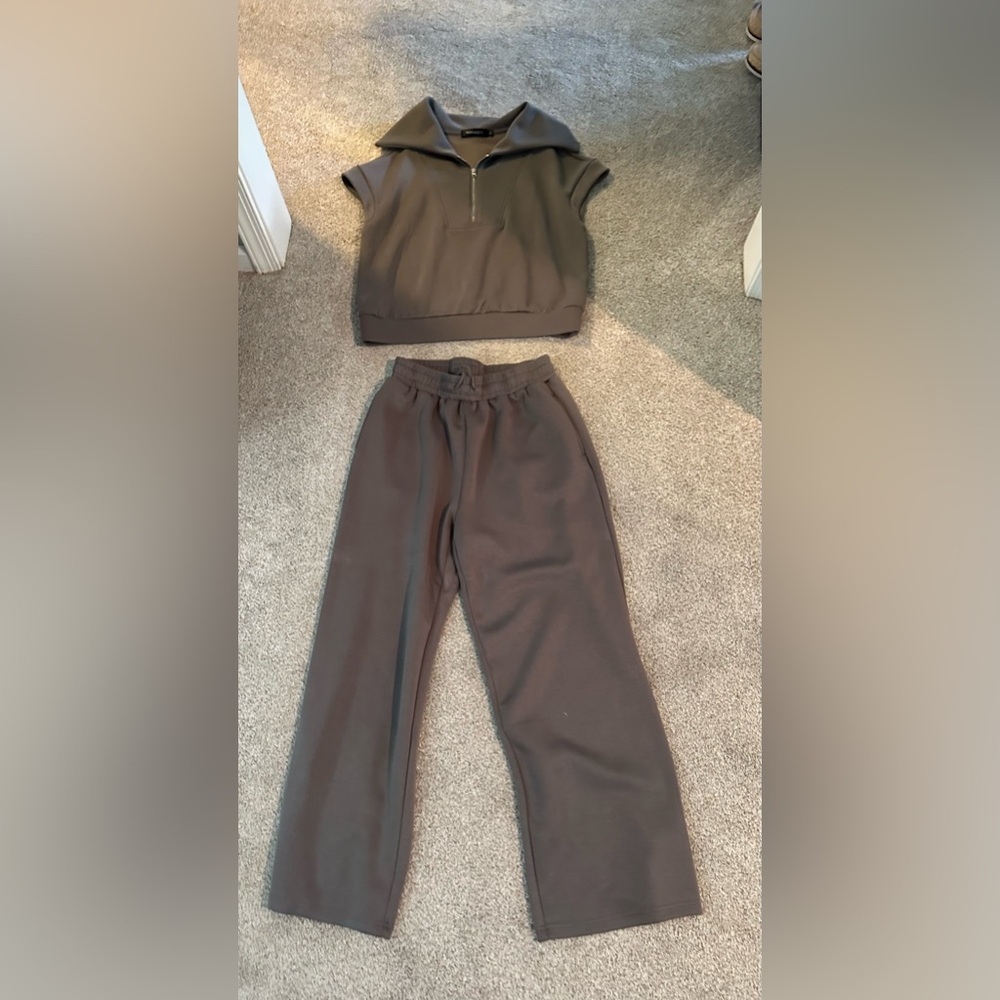 Worn once, Women's Grey 2 piece Set Summer Outfit Sweatsuit super comfy & cute!